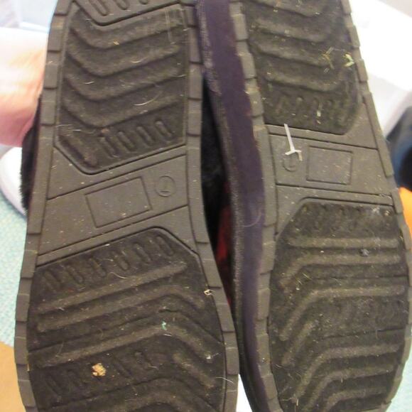 Size 7 Buffalo Check Slip-On Slides - Picture 3 of 3